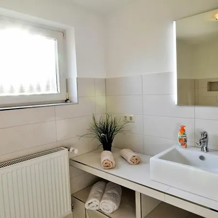 דירה Luxurious With Garden In